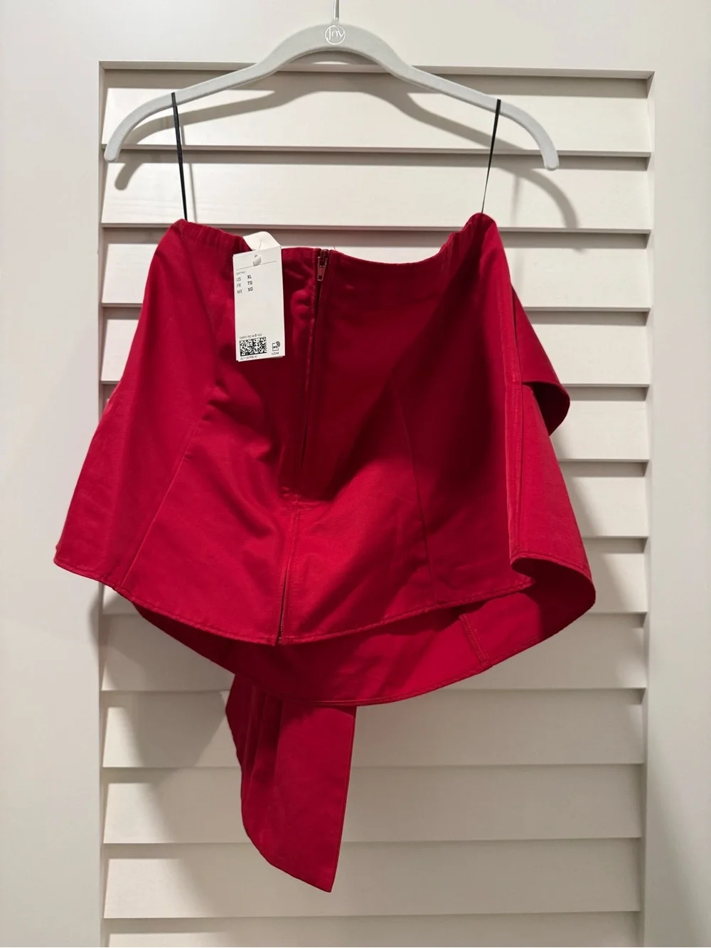 H&M bold red